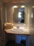 chambre jaune - salle de bain