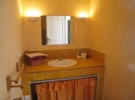 chambre rouge - salle de bain