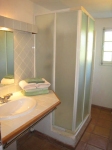 chambre verte - salle de bain